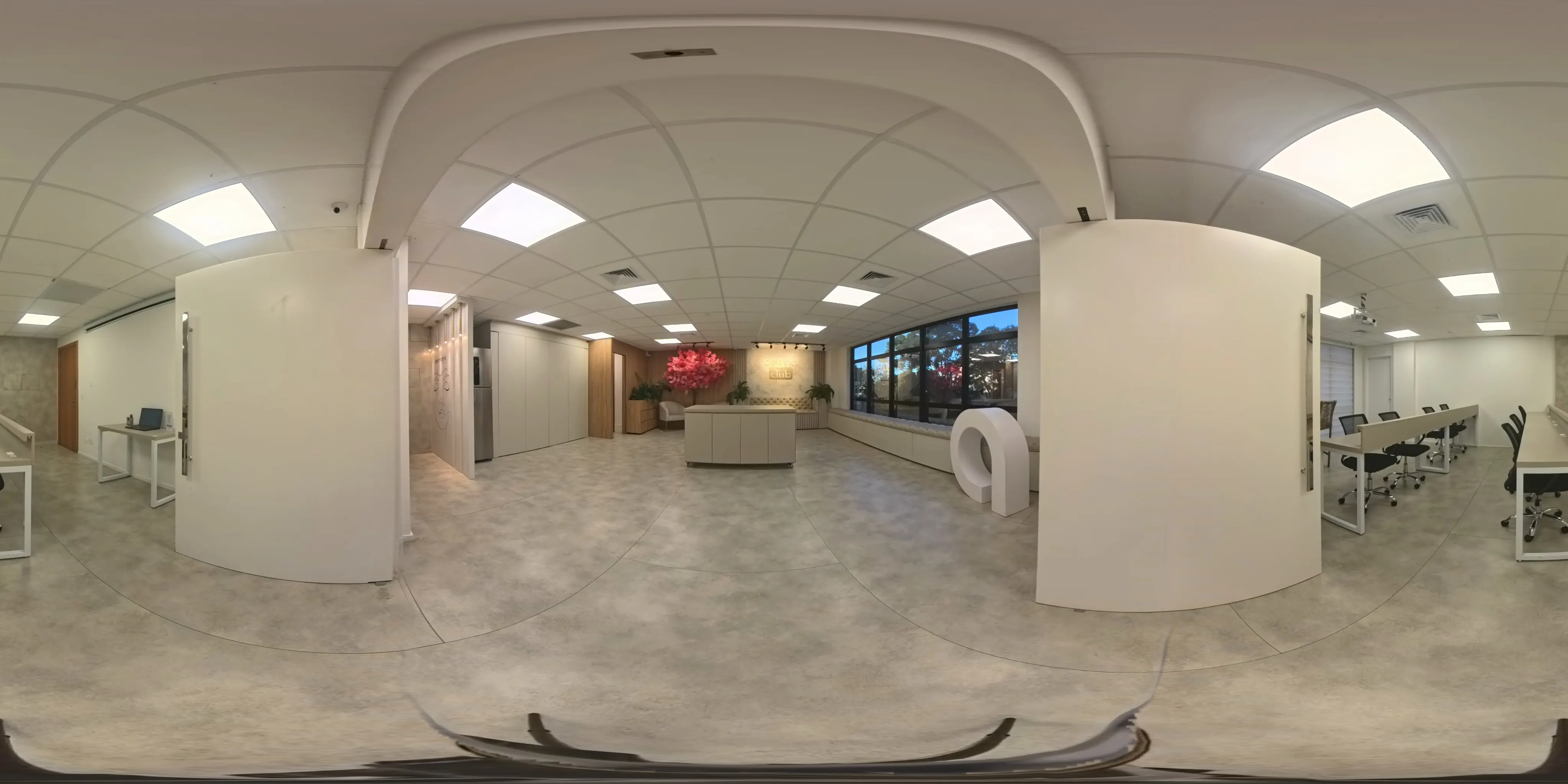Panorama 360º do interior da Dermalink Academy, com o lounge, a sala de treinamento e as portas das salas